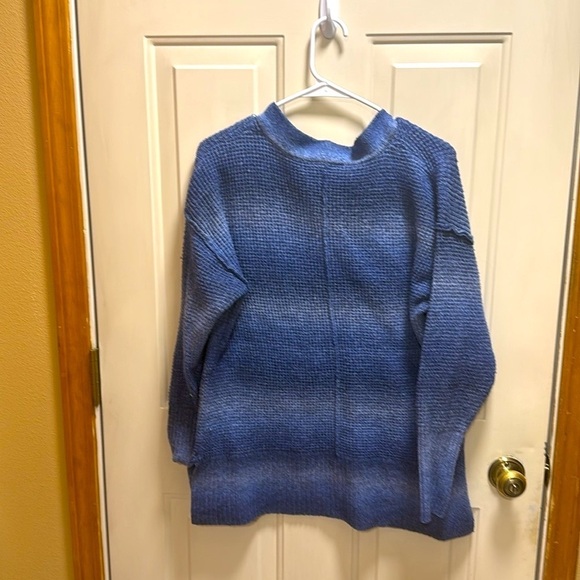 Terra & Sky Plus size Waffle Knit Blue Gradient V-Neck Sweater size 14 - Picture 2 of 7